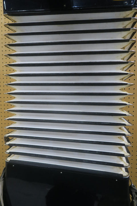 Baile 80 Bass Buttons 37 Key Accordion