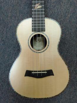 A&K UK26-28 26" Solid Top Tenor Ukulele with Bag