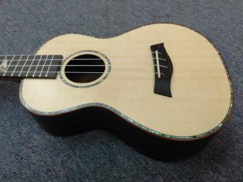 A&K UK26-28EQ 26" Solid Top Tenor Ukulele with EQ & Bag