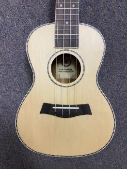 A&K 23-24 23" Concert Ukulele with Bag
